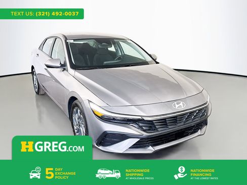 Used 2024 Hyundai Elantra SEL image 1