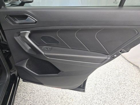 Used 2024 Volkswagen Tiguan SE image 10