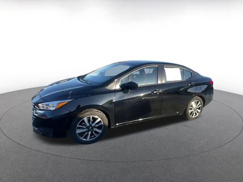 Used 2025 Nissan Versa SV image 4