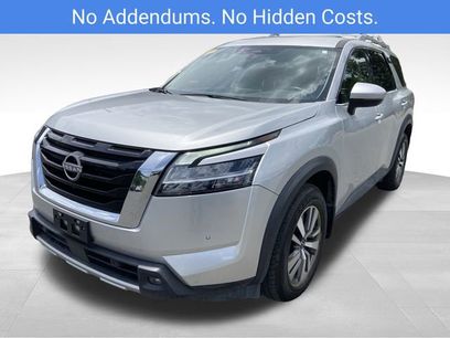 Used 2023 Nissan Pathfinder SL