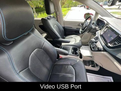 Certified 2021 Chrysler Pacifica Touring-L w/ Uconnect Theater Family Group FWD image 22