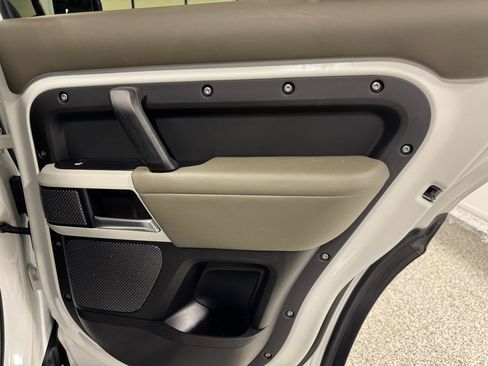 Used 2020 Land Rover Defender 110 HSE image 16