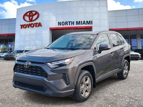 Used 2024 Toyota RAV4 XLE w/ Convenience Package FWD image 2