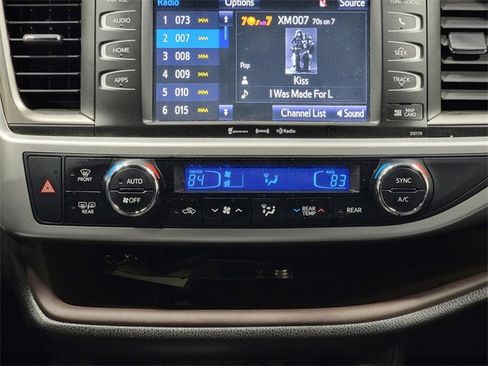 Used 2017 Toyota Highlander XLE image 21