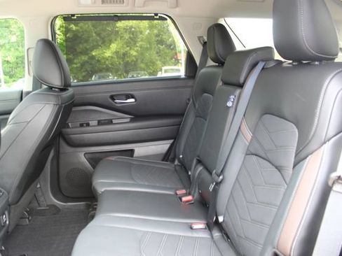Used 2025 Nissan Pathfinder Platinum w/ Cargo Package AWD/4WD image 27