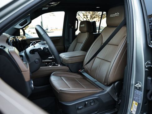 Used 2025 Chevrolet Tahoe High Country image 20