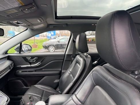Used 2022 Lincoln Corsair AWD w/ Premium Package image 8