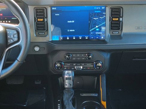 Used 2024 Ford Bronco Badlands image 17