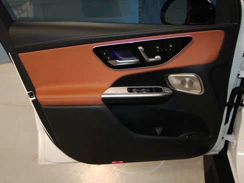 Used 2023 Mercedes-Benz GLC 300 image 5