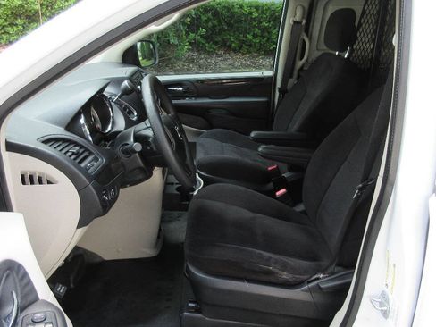 Used 2014 RAM C/V Tradesman FWD image 9