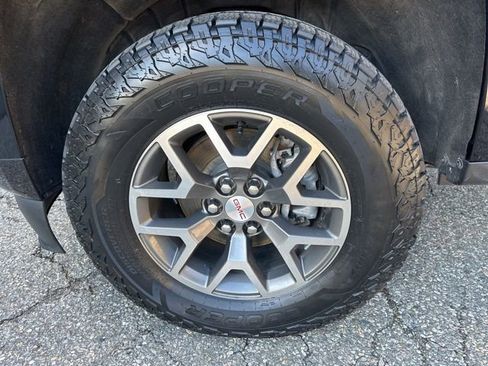 Used 2022 GMC Canyon AT4 image 31