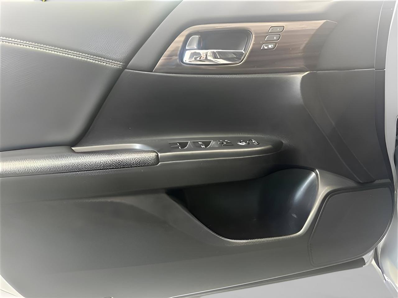 Used 2017 Honda Accord EX-L image 11
