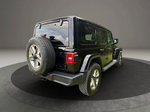 Used 2019 Jeep Wrangler Unlimited Sahara AWD/4WD image 5