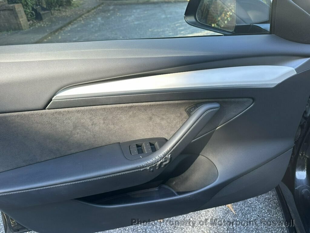 Used 2023 Tesla Model 3 Standard Range RWD image 9