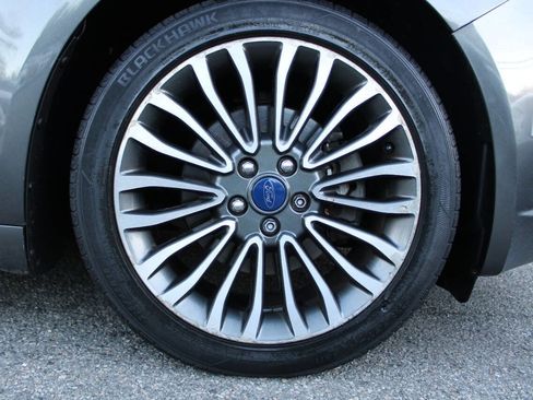 Used 2017 Ford Fusion SE w/ Fusion SE Technology Package image 23