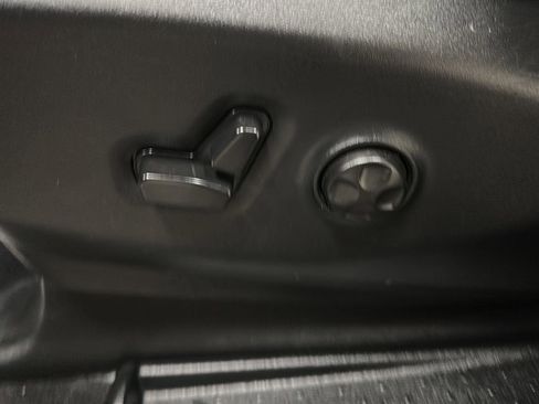 Used 2025 Chrysler Pacifica Select FWD image 10