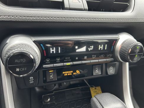 Used 2025 Toyota RAV4 XLE image 21