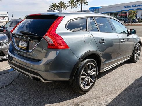 Used 2018 Volvo V60 T5 Cross Country w/ Convenience Package image 6