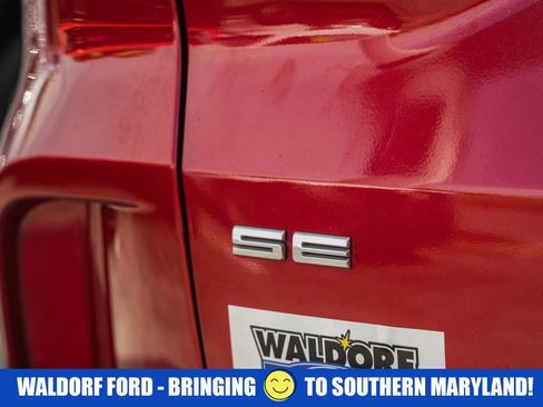 Used 2022 Ford Escape SE w/ SE Sport Appearance Package image 9