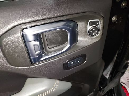 Used 2025 Jeep Gladiator Mojave AWD/4WD image 19