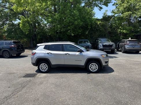 Used 2018 Jeep Compass Sport AWD/4WD image 4
