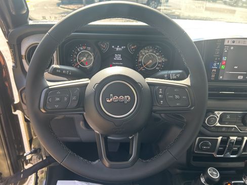 New 2025 Jeep Gladiator Sport image 15