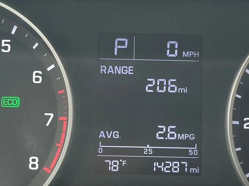 Used 2017 Hyundai Elantra SE image 28