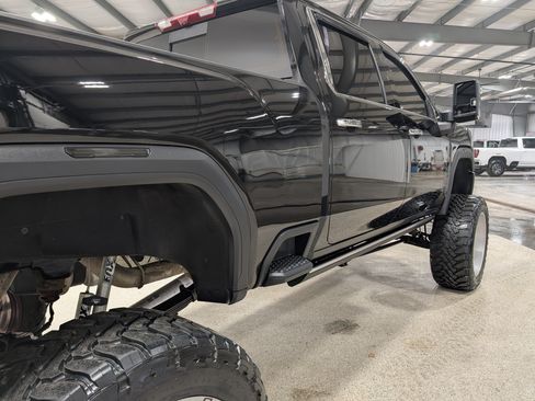 Used 2024 GMC Sierra 2500 Denali Ultimate AWD/4WD image 3