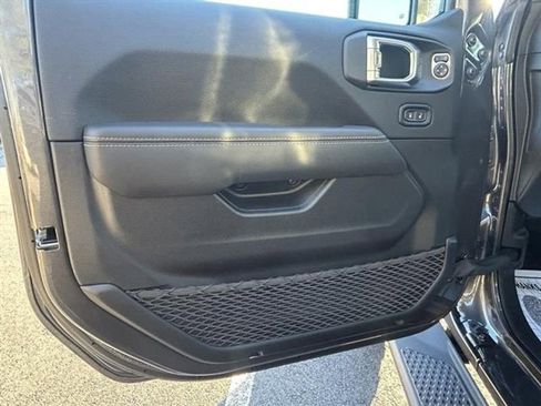 New 2025 Jeep Gladiator Sport image 22