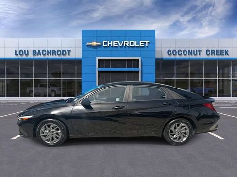 Used 2024 Hyundai Elantra SEL FWD image 5