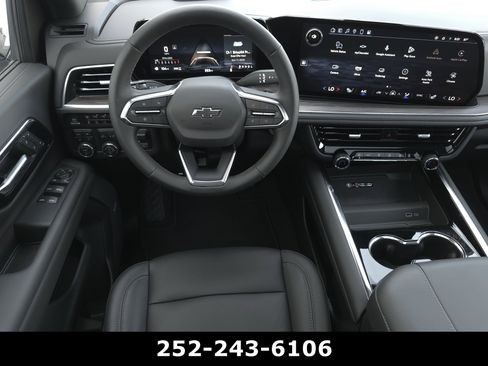 Used 2025 Chevrolet Suburban Z71 w/ Z71 Off-Road Package AWD/4WD image 14
