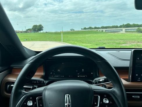 Used 2020 Lincoln Aviator Reserve w/ Equipment Group 202A AWD/4WD image 14