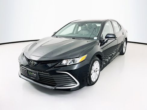 Used 2023 Toyota Camry LE image 3