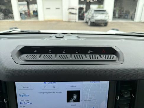 Used 2025 Ford Bronco Badlands AWD/4WD image 30