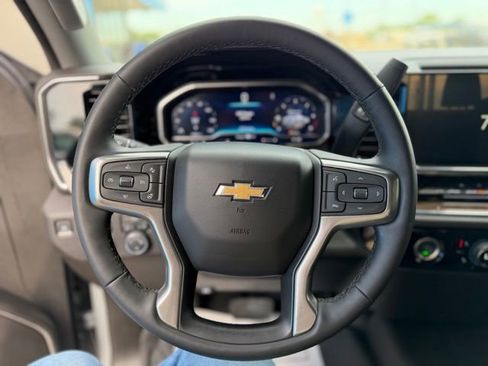 Used 2024 Chevrolet Silverado 1500 LT w/ Z71 Off-Road Package AWD/4WD image 18