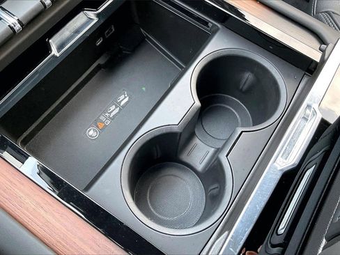 Used 2025 GMC Yukon XL Denali w/ Denali Reserve Package image 24