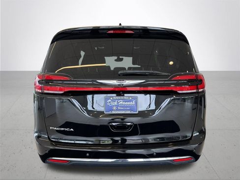 Used 2025 Chrysler Pacifica Select FWD image 8