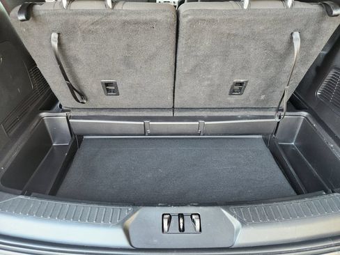 Used 2020 Ford Explorer XLT RWD image 34