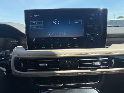Used 2022 Lincoln Nautilus Reserve AWD/4WD image 13