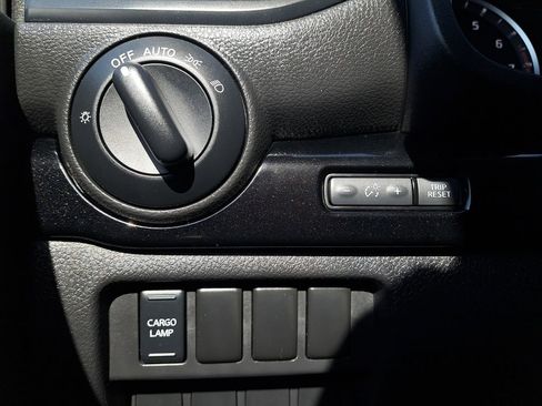 Used 2022 Nissan Titan SV image 26