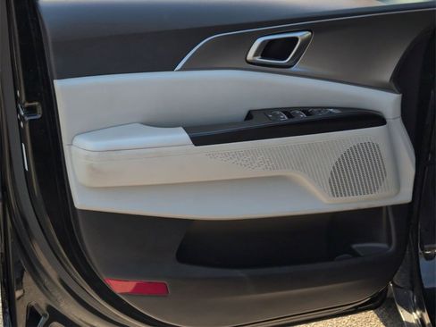 Certified 2024 Kia Carnival LX image 21