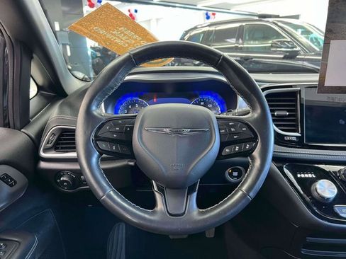 Certified 2021 Chrysler Pacifica Touring-L w/ S Appearance Package FWD image 13