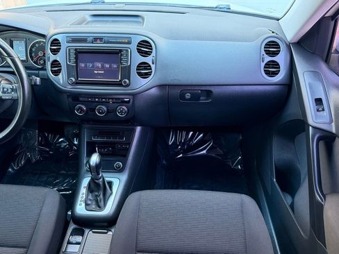 Used 2018 Volkswagen Tiguan Limited w/ Premium Package image 20