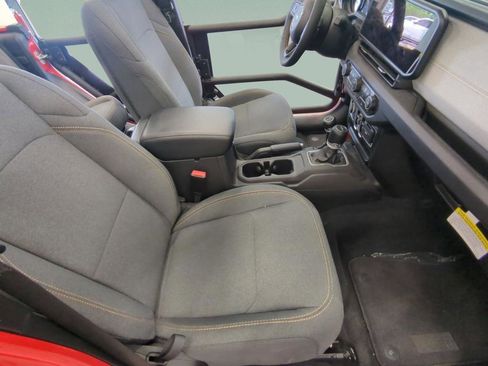 Used 2024 Jeep Gladiator Sport AWD/4WD image 25