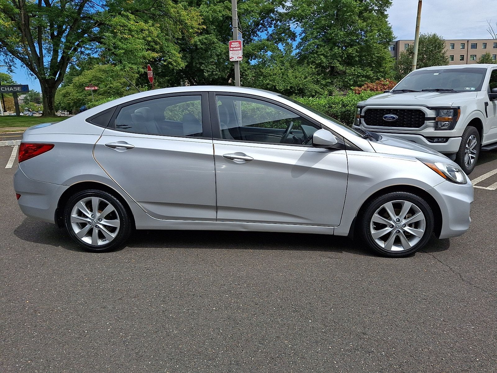 Used 2013 Hyundai Accent GLS w/ Premium Pkg FWD image 7
