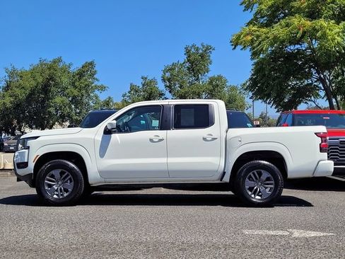 Used 2025 Nissan Frontier SV AWD/4WD image 9