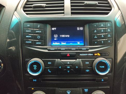 Used 2016 Ford Explorer XLT image 25