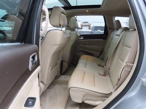 Used 2017 Jeep Grand Cherokee Overland w/ Jeep Active Safety Group image 23