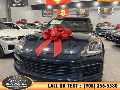 Used 2022 Porsche Cayenne AWD/4WD image 1
