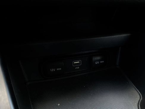 Used 2025 Kia Soul LX w/ LX Technology Package FWD image 23